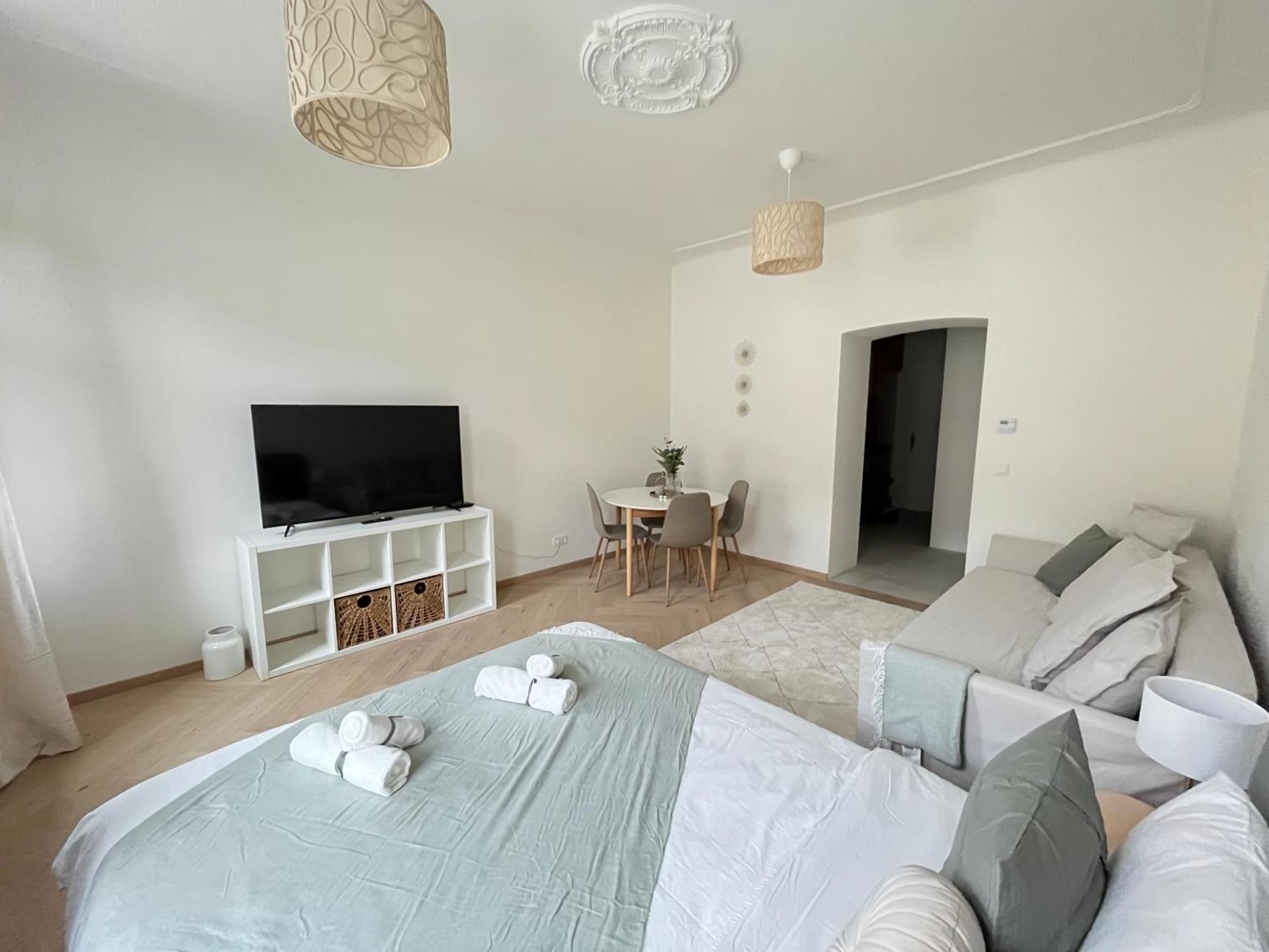 Luxurious One Room Apartment Near Schoenbrunn Palace Wien Eksteriør bilde